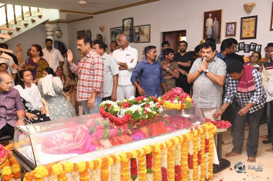 Celebrities-Pay-Homage-to-Vijaya-Nirmala-Garu